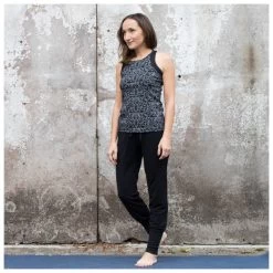 Super.natural Women's Essential Cuffed Pant - Tracksuit Trousers 9 Super.natural Women's Essential Cuffed Pant - Tracksuit Trousers -Outdoor Apparel Sale Shop supernatural womens essential cuffed pant tracksuit trousers detail 2