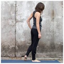 Super.natural Women's Essential Cuffed Pant - Tracksuit Trousers 11 Super.natural Women's Essential Cuffed Pant - Tracksuit Trousers -Outdoor Apparel Sale Shop supernatural womens essential cuffed pant tracksuit trousers detail 4